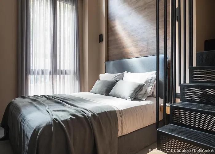 11 Enteka Acropolis Suites